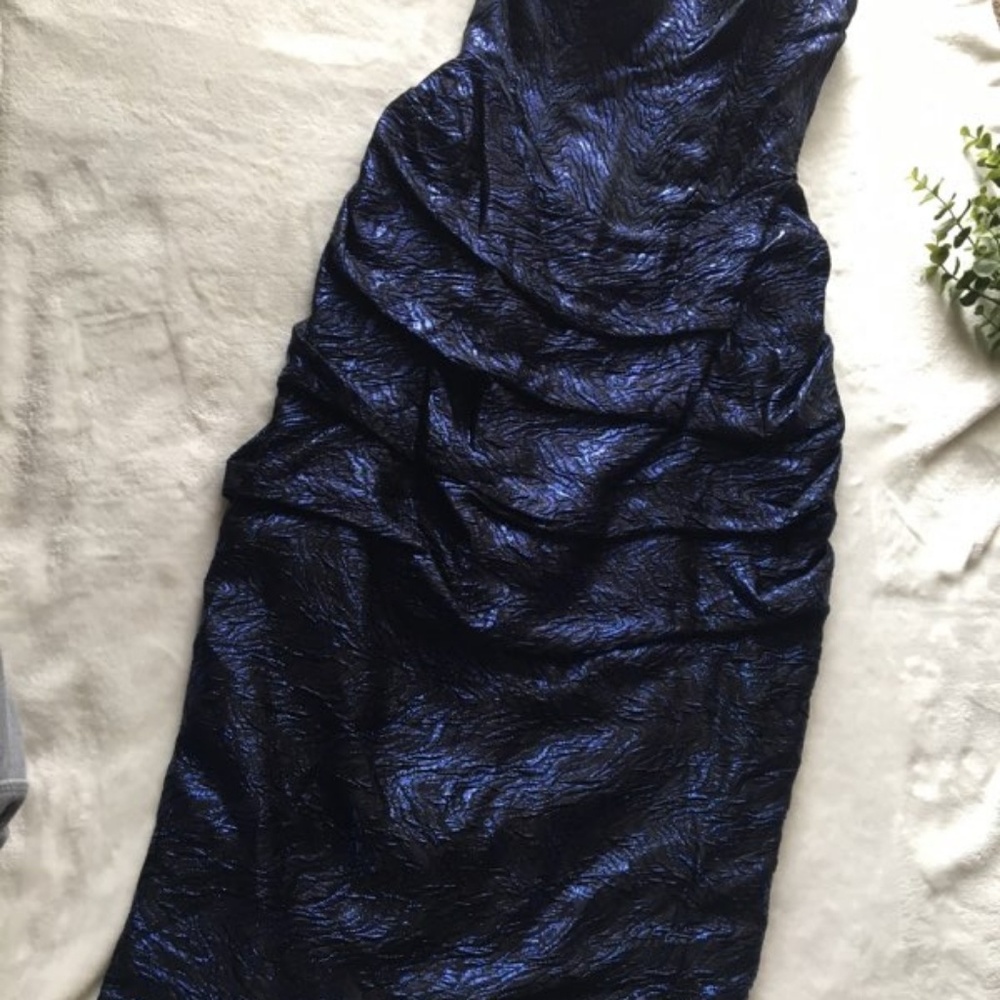 Dress - Picture 4 of 8